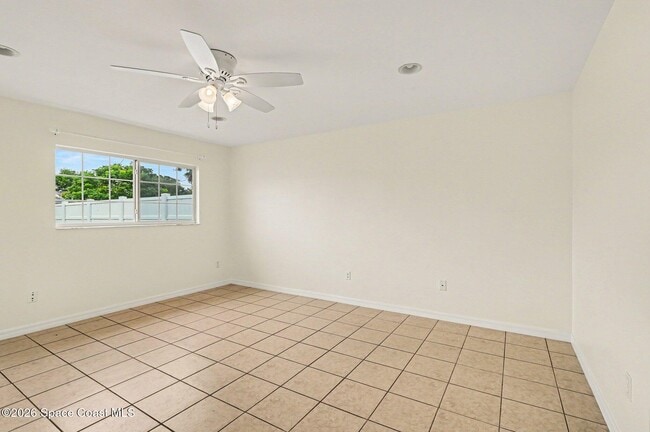 Photo - 255 W Towne Pl