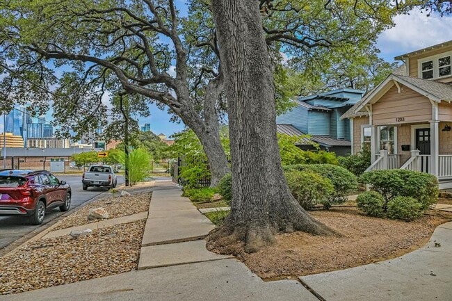 Photo - 1203 Newton St