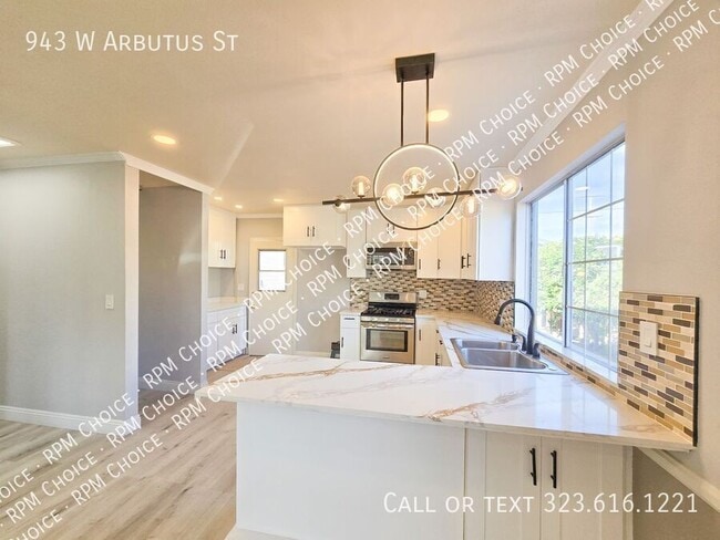 Photo - 943 W Arbutus St