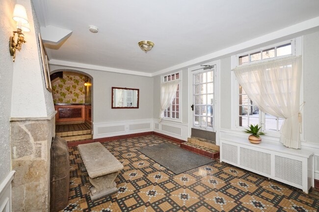 Photo - 1112 Grove St