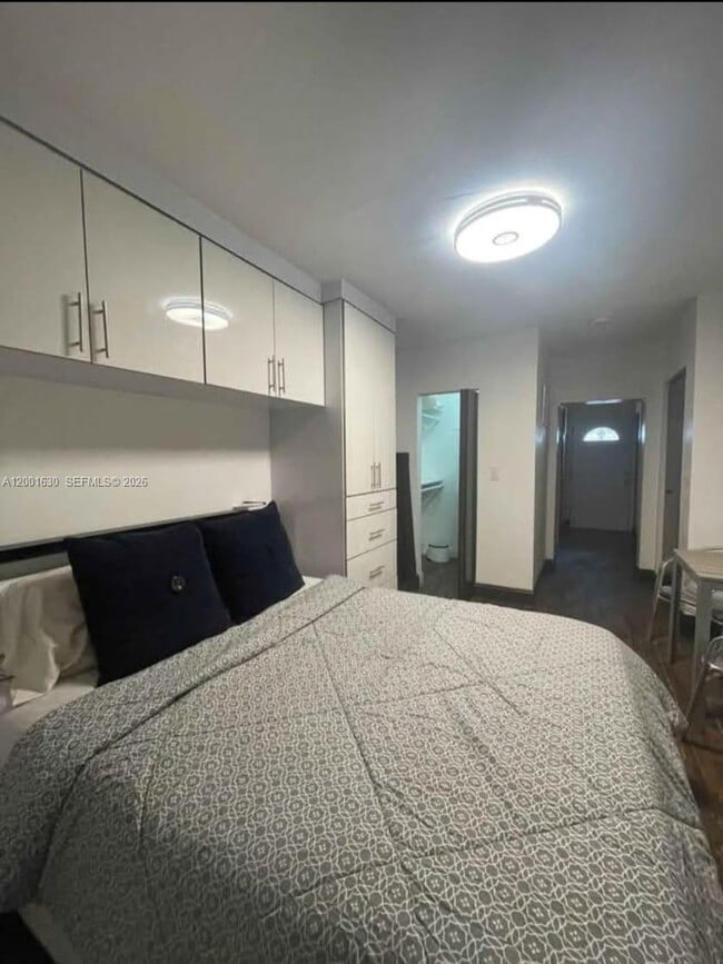 Building Photo - 315 NW 59th St Unit 1