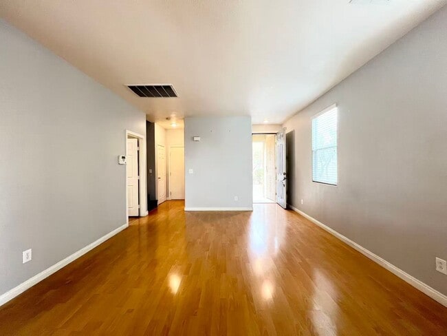 Photo - Nice 2 story house