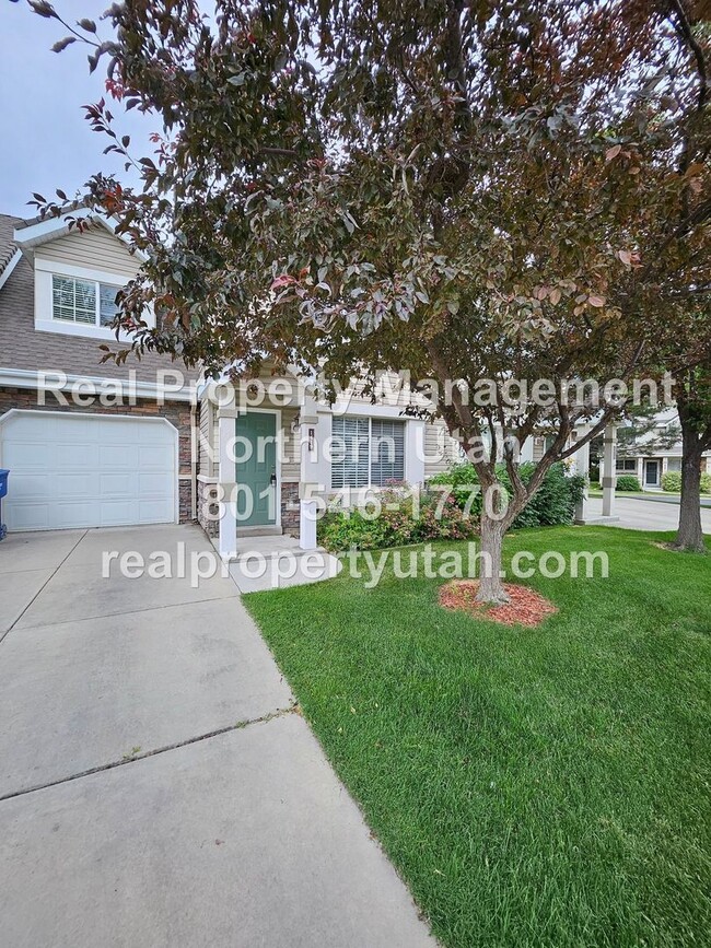 3 Bedroom Townhome in Ogden Available Now! - 3 Bedroom Townhome in Ogden Available Now!