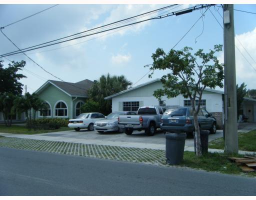 Building Photo - 412 NE 4th St Rental