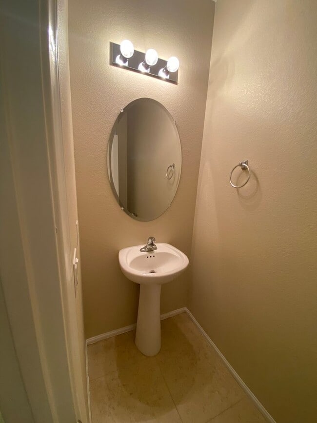 Photo - Wonderful 4 bed/2.5 bath home located in t...