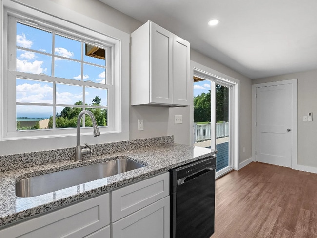 Photo - 84 Old Lake Shore Rd Unit Left