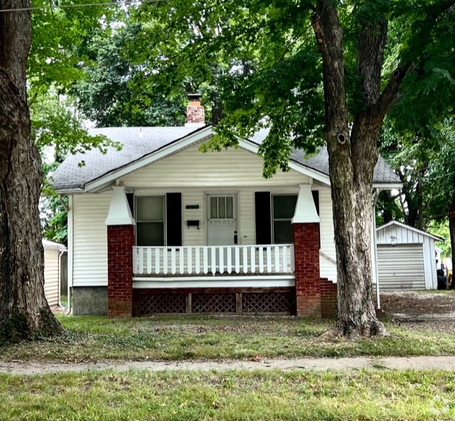 Building Photo - 1505 E McDaniel St Rental