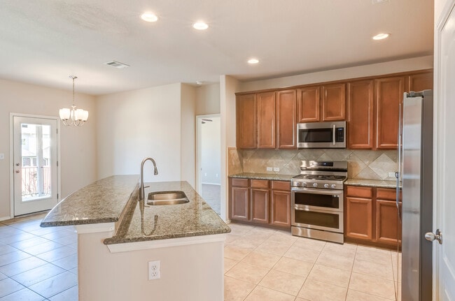 Photo - 1604 Greenside Dr