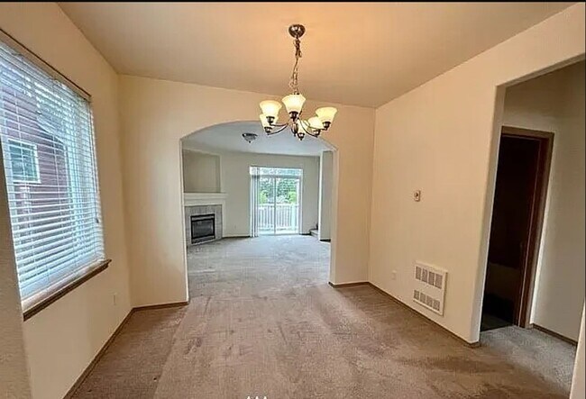 Photo - Spacious 3 Bedroom, 3 Bath End-Unit Condo ...