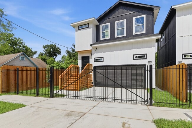 Photo - 3806 Sayers St
