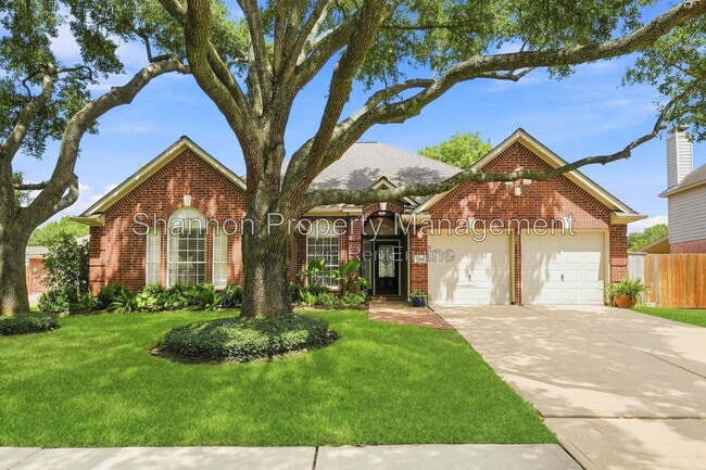 Building Photo - 22918 Red River Dr