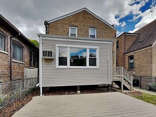 1637 N Nashville Ave