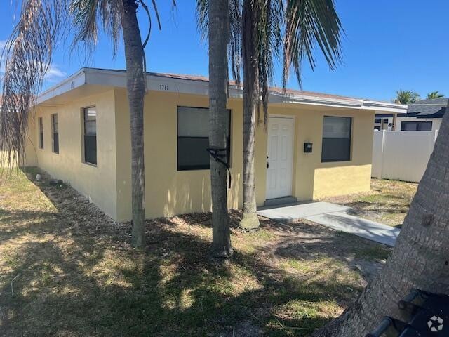Building Photo - 1713 NE 3rd Ave Rental