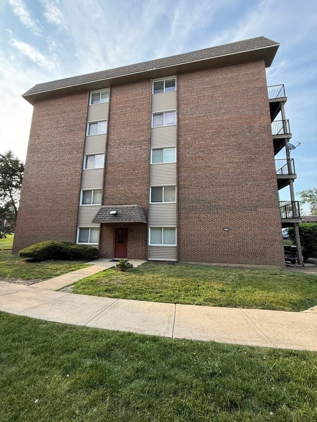 Building Photo - 4508 Beau Monde Dr Unit 5 Rental