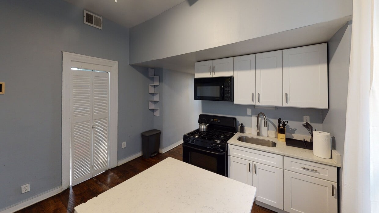 Photo - Private bedroom in 3 bed/1 bath Home