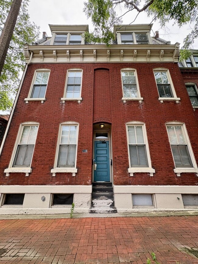 Building Photo - 2406 S 10th St Unit 2406-A S 10th