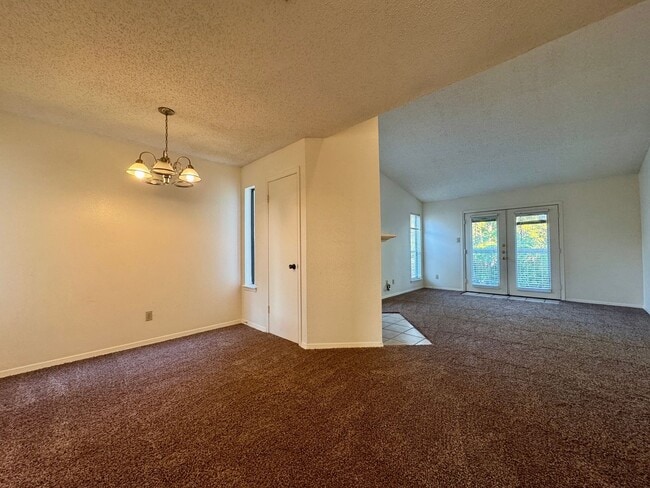 Photo - FEEL AT HOME AT LAKE SHORE VILLAS *Upstair...