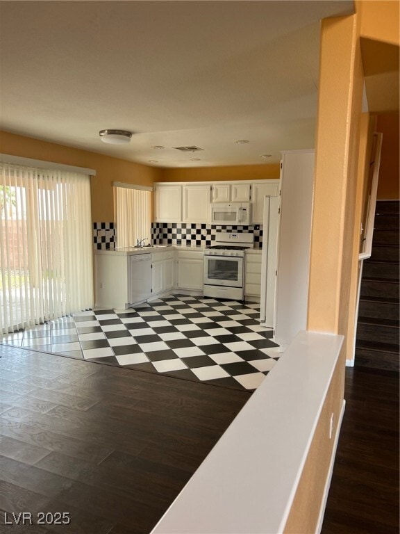 Photo - 212 Silver Castle St