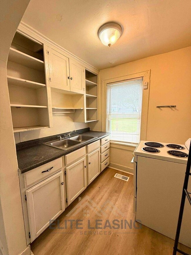 Photo - 1011 SW Douthitt Ave