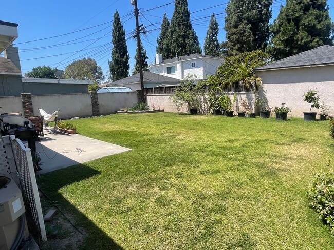 Photo - 5325 Dunrobin Ave