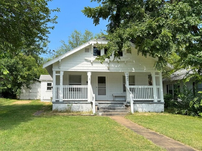 Building Photo - Charming 2-Bedroom, 1-Bathroom House for R...