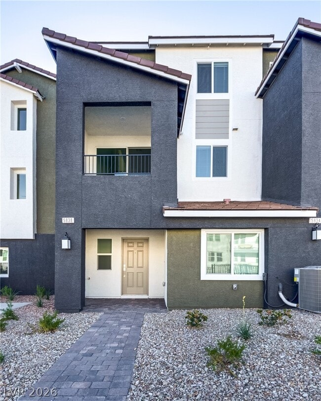 Building Photo - 5838 Kips Bay St