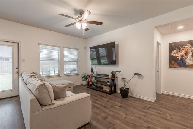 Photo - 605 Rawhide Way