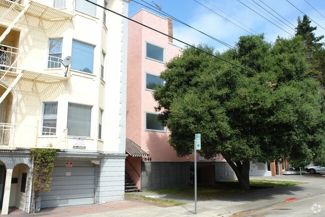 The Oxford Manor Apartments