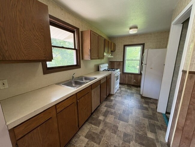 Photo - 680 Grifton Ave