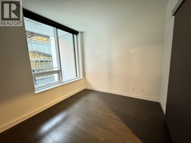 Photo - 68 Smithe St Unité 323