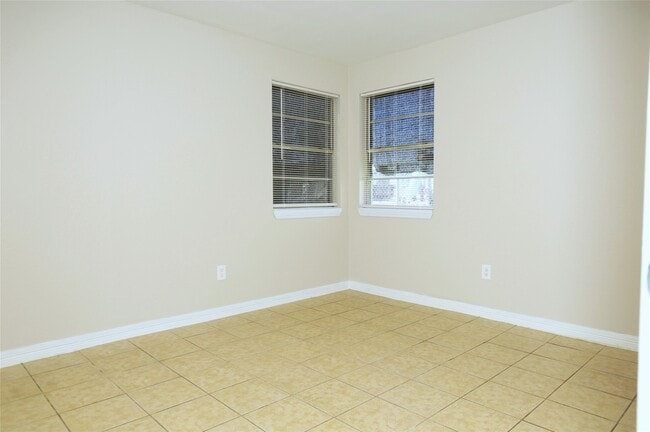 Photo - 123 W 6th St Unit 2