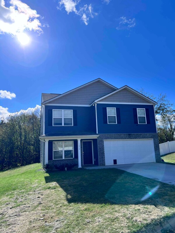 1610 River Poppy Road House House Rental in Mascot, TN