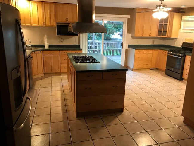 Photo - 1764 Montreal Ave