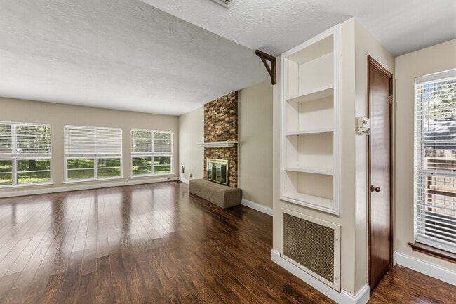 Photo - 401 Woodmont Dr