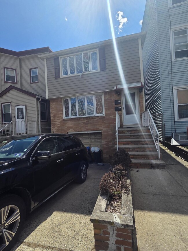 Building Photo - 777 Montgomery St