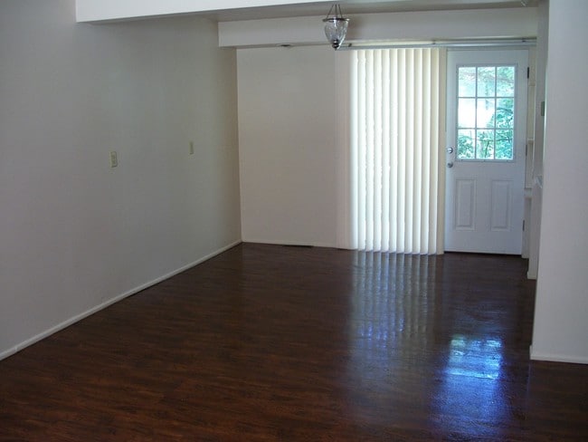 Photo - 524 Mercer Rd