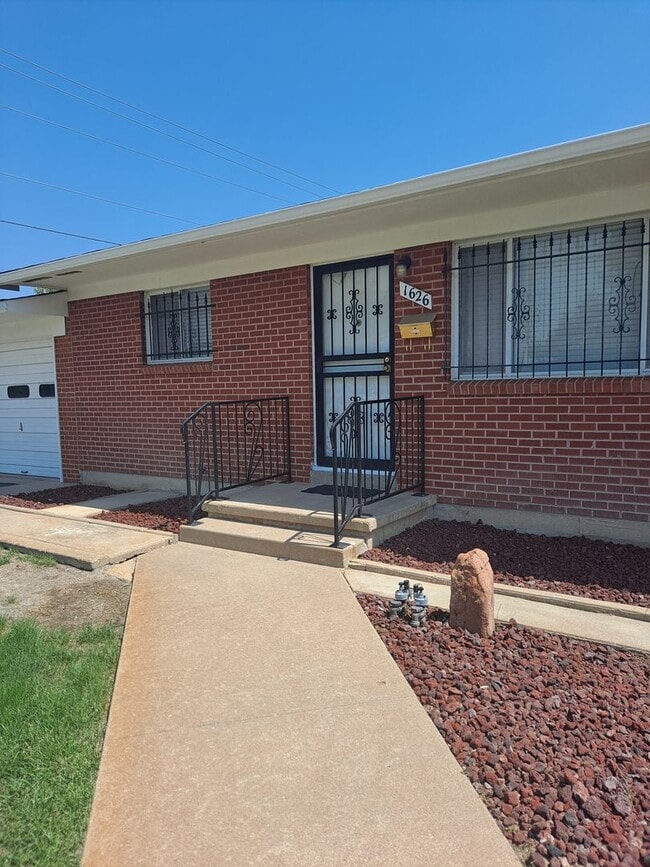 Building Photo - 1626-1628 Hollywood Dr. Unit 1626