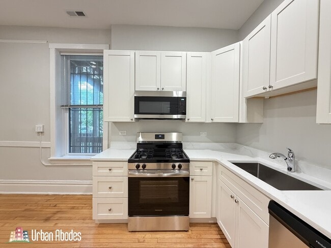 Photo - 1009 N Sacramento Ave Unit J07W