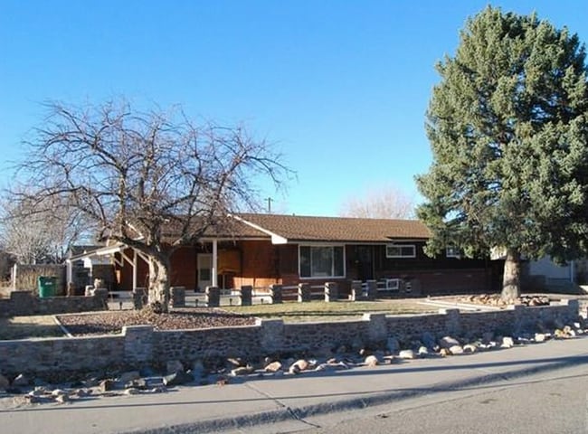 Building Photo - 57 Drake St