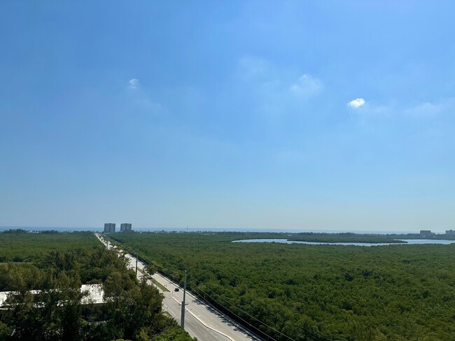 Real Unobstructed Ocean Views - Sea View at Dania Apartments