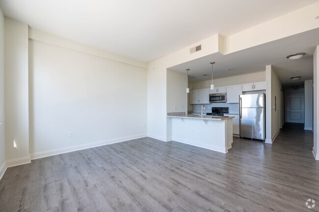 1BR, 1BA - 788SF - Living Room