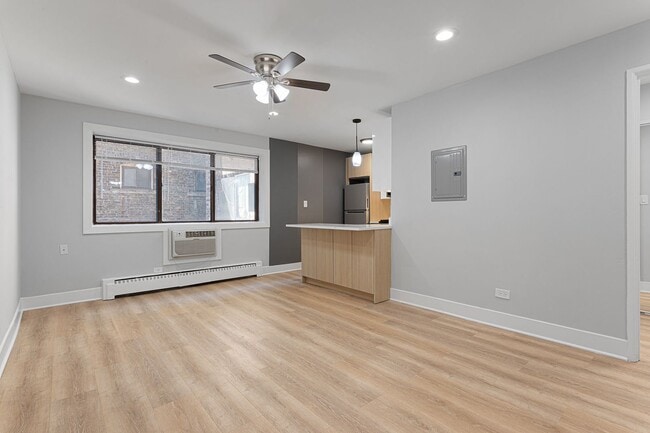 Building Photo - 5533 N Kenmore Ave Rental