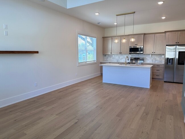 Photo - 136 McCowat St Unidad A