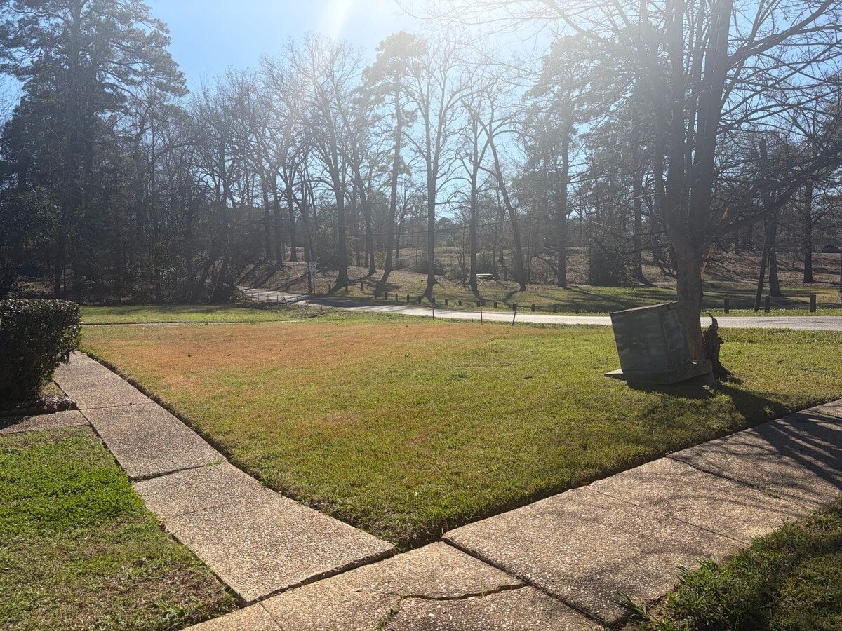 Photo - ** 3/2 TOWNHOUSE IN HIGHLAND **