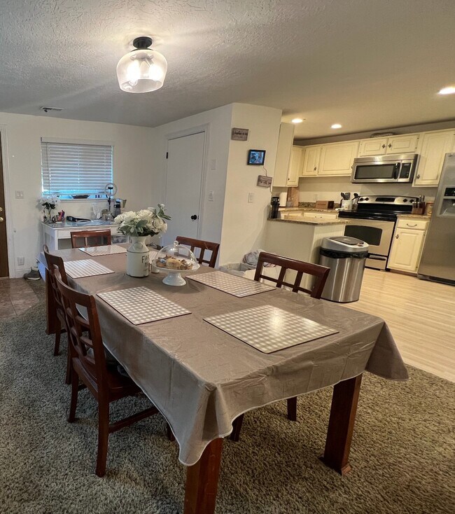 Dining Area - 1632 S Sunset Dr Unit Basement Apartment