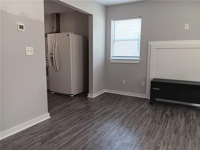 Photo - 1112 Regent St SW