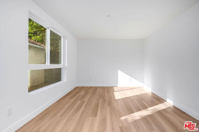 Photo - 10803 Kling St