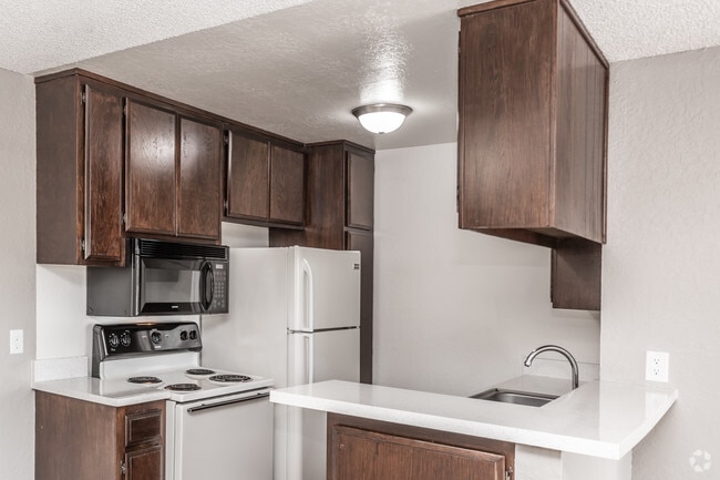 1BR, 1BA - 850 SF