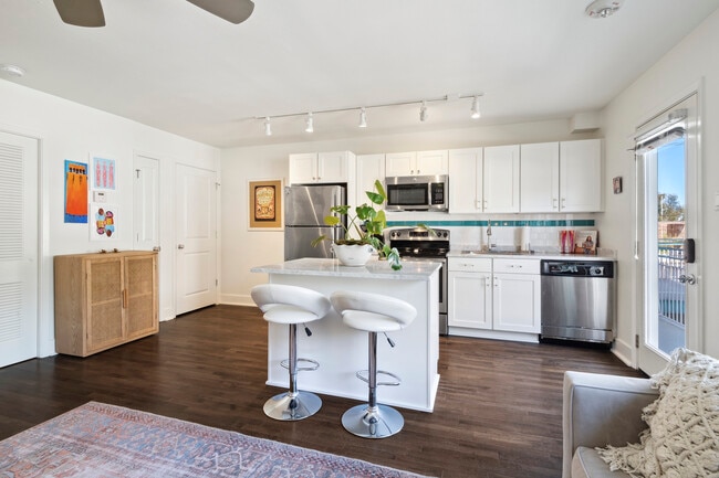 Photo - 2833 St Charles Ave Unidad 38