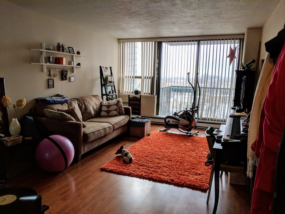 Photo - 2740 N Pine Grove Ave Condo